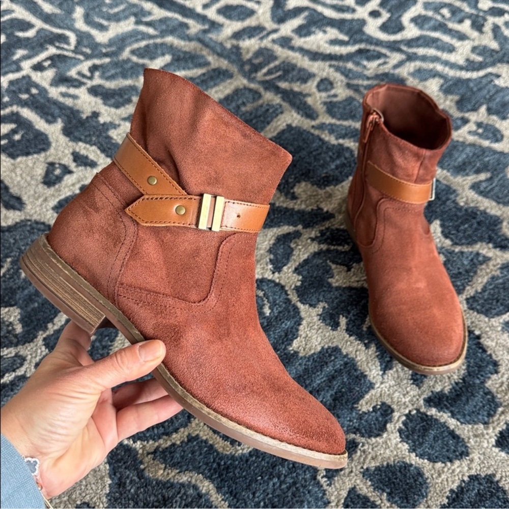 Clarks Women’s Camzin Suede Leather Booties/Boots Sz 7.5 Ankle Strap Mahogany